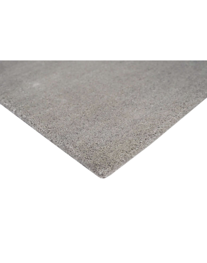 I C O N - S I L V E R luxury handmade rug by Cherom in New Zealand wool with contemporary design.